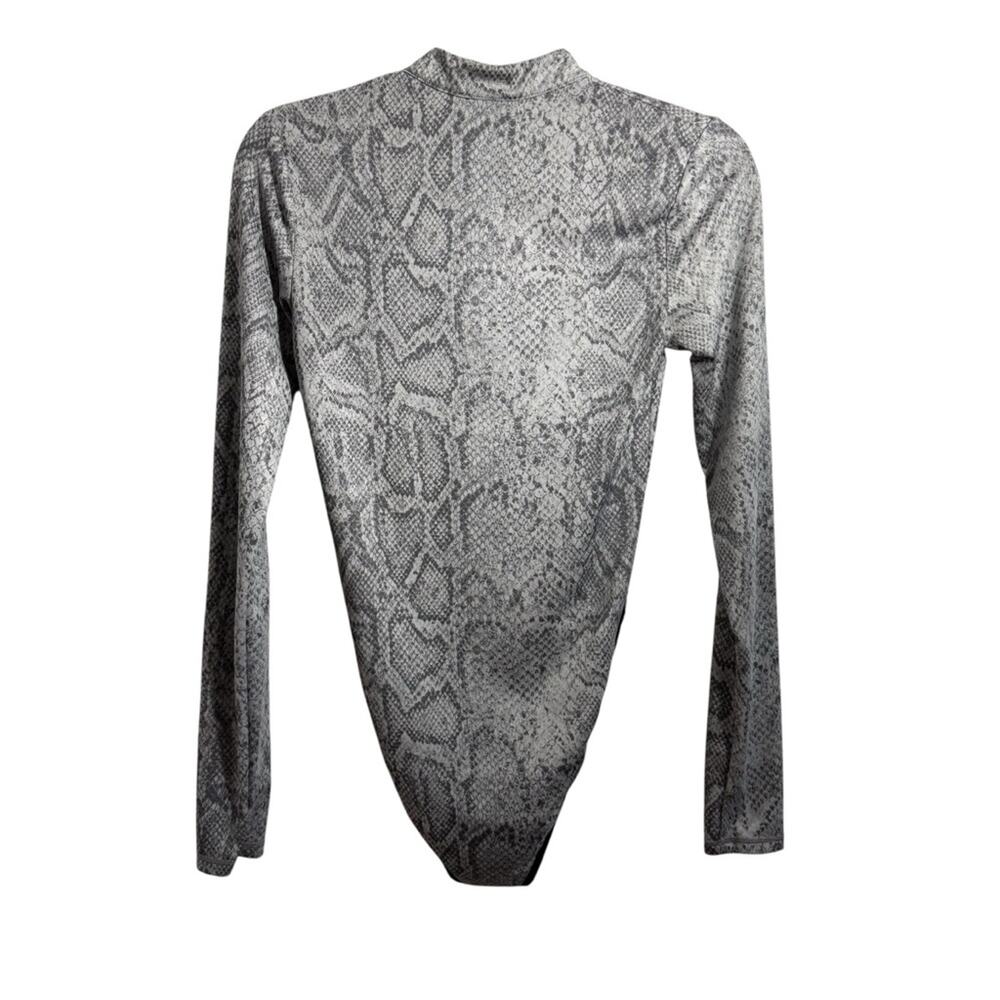Nike Python Gray And White Snakeskin Long Sleeve … - image 3